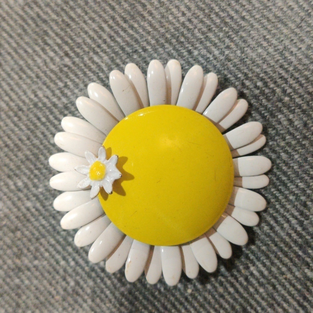 Sunflower - Daisy Brooch